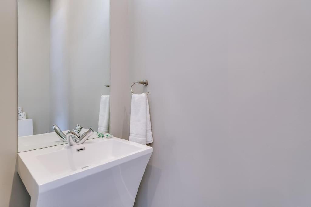 Stunning Duplex Condo #1 - Downtown River North ชิคาโก ภายนอก รูปภาพ
